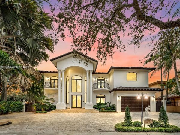 8200 NW 163rd St , Miami Lakes, FL 33016