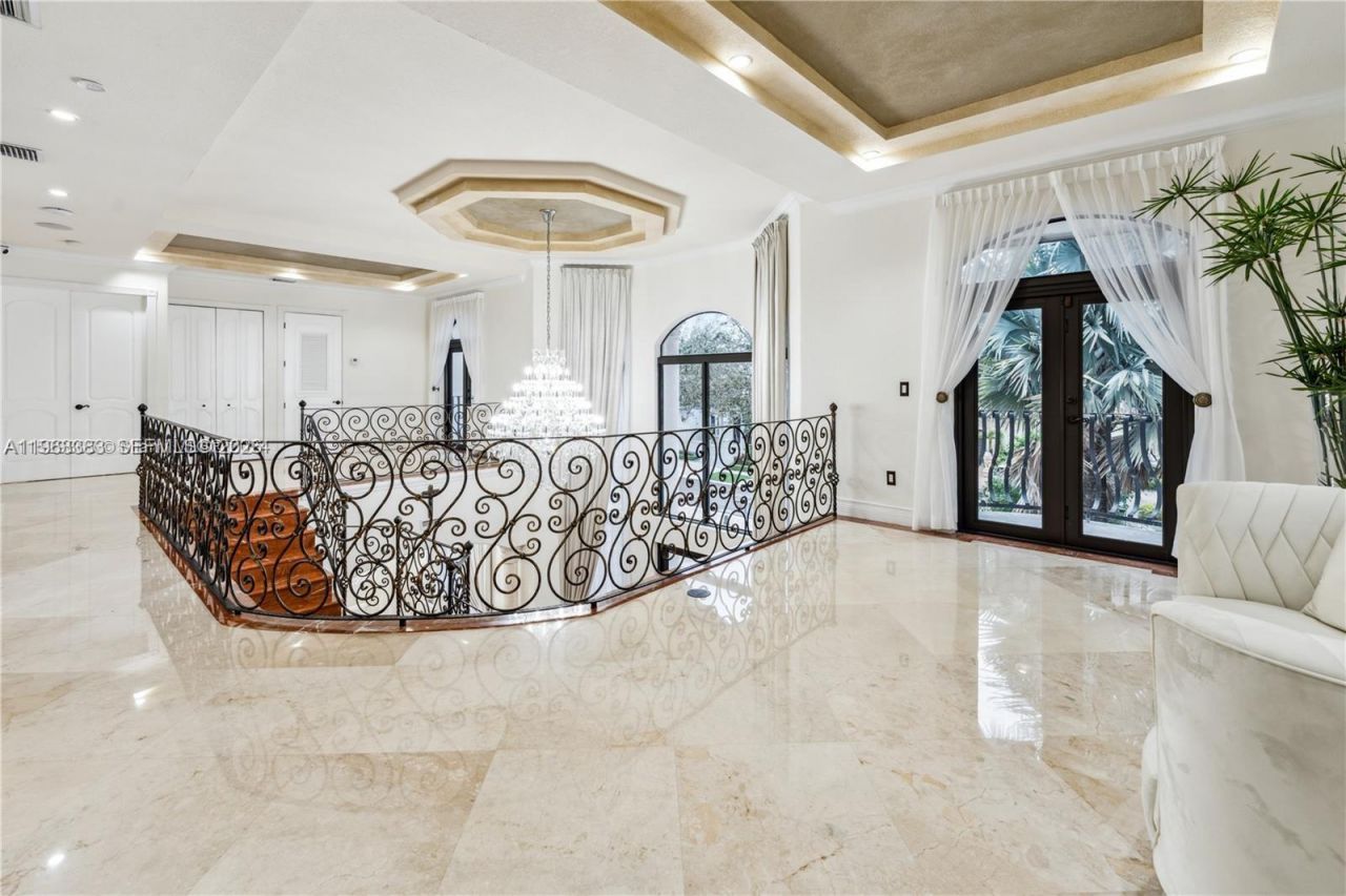 8200 NW 163rd St , Miami Lakes, FL 33016 Photo