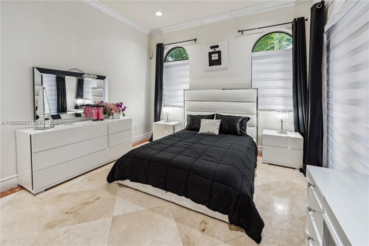 8200 NW 163rd St , Miami Lakes, FL 33016 Photo