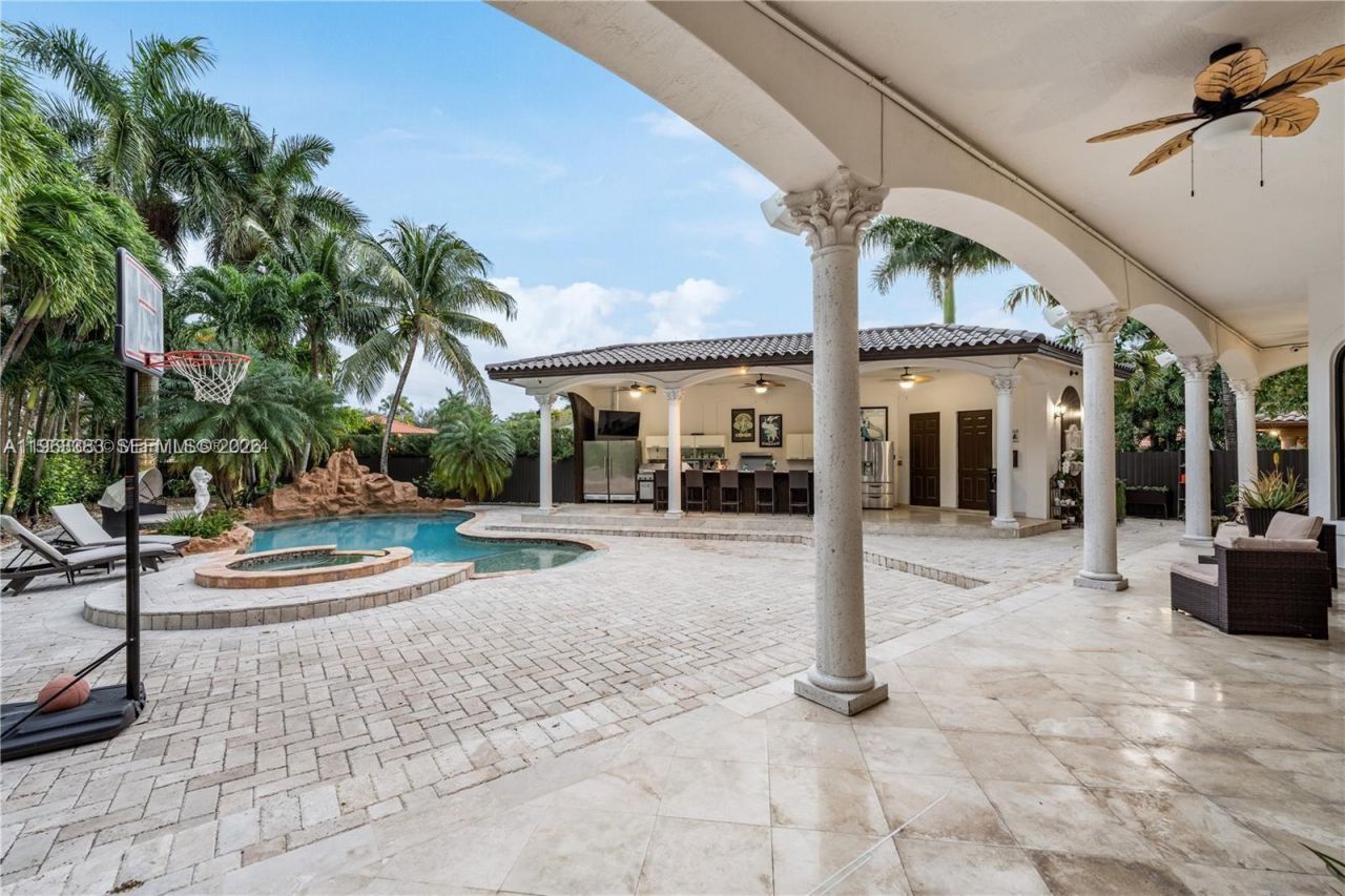 8200 NW 163rd St , Miami Lakes, FL 33016 Photo