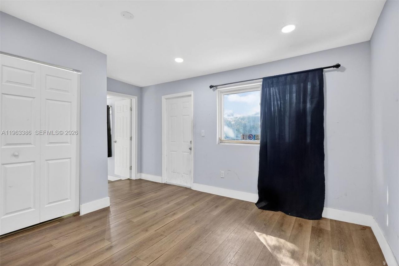 1880 NW 69th St, Miami, FL 33147 Photo