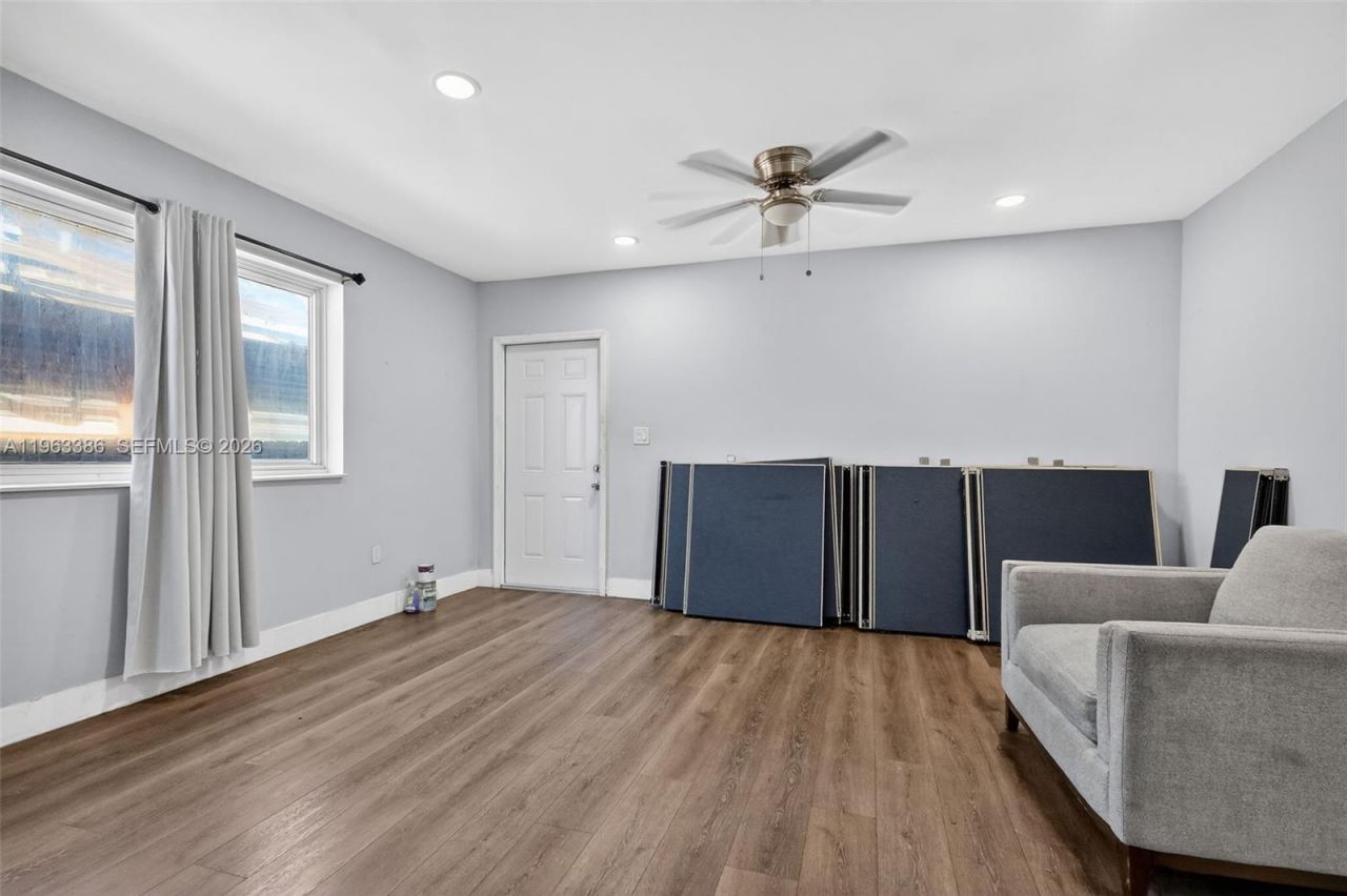 1880 NW 69th St, Miami, FL 33147 Photo