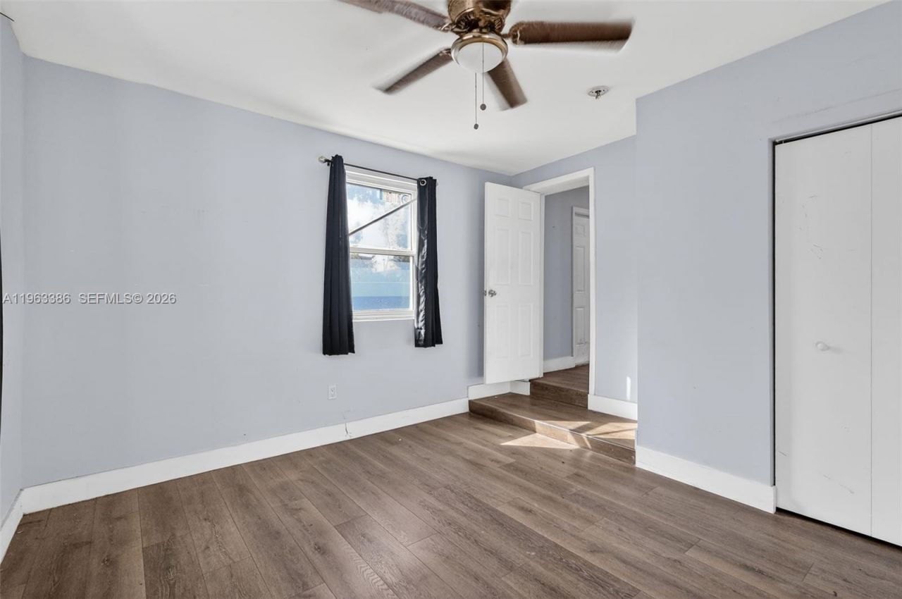 1880 NW 69th St, Miami, FL 33147 Photo