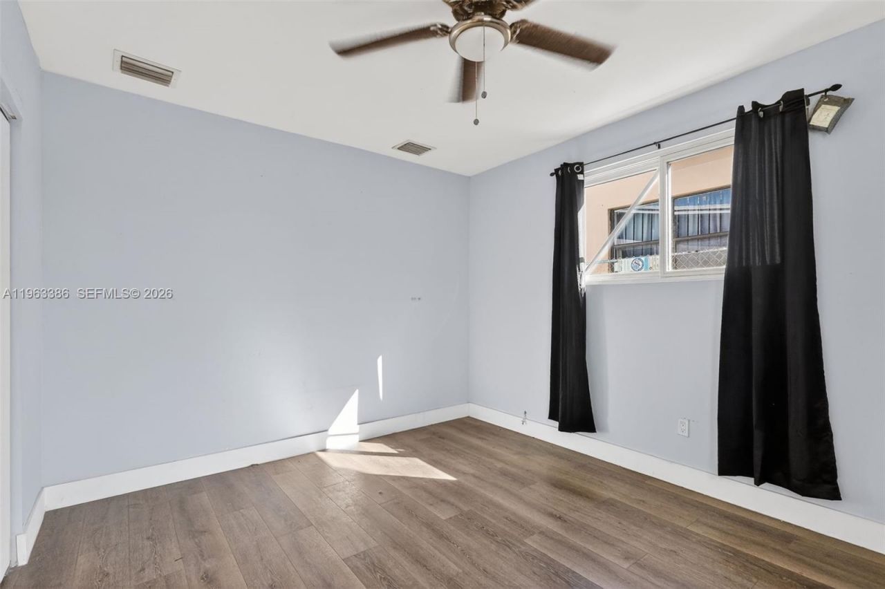 1880 NW 69th St, Miami, FL 33147 Photo