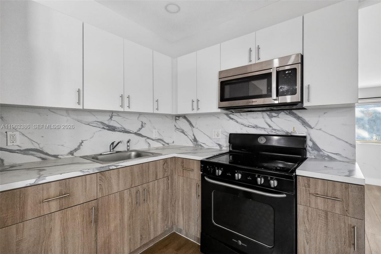 1880 NW 69th St, Miami, FL 33147 Photo