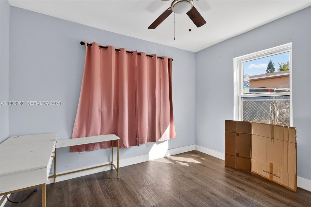 1880 NW 69th St, Miami, FL 33147 Photo