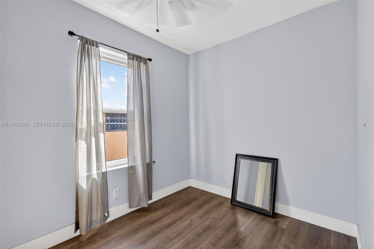 1880 NW 69th St, Miami, FL 33147 Photo