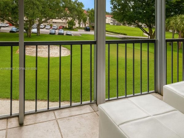 671 S Hollybrook Dr, Unit 302, Pembroke Pines, FL 33025