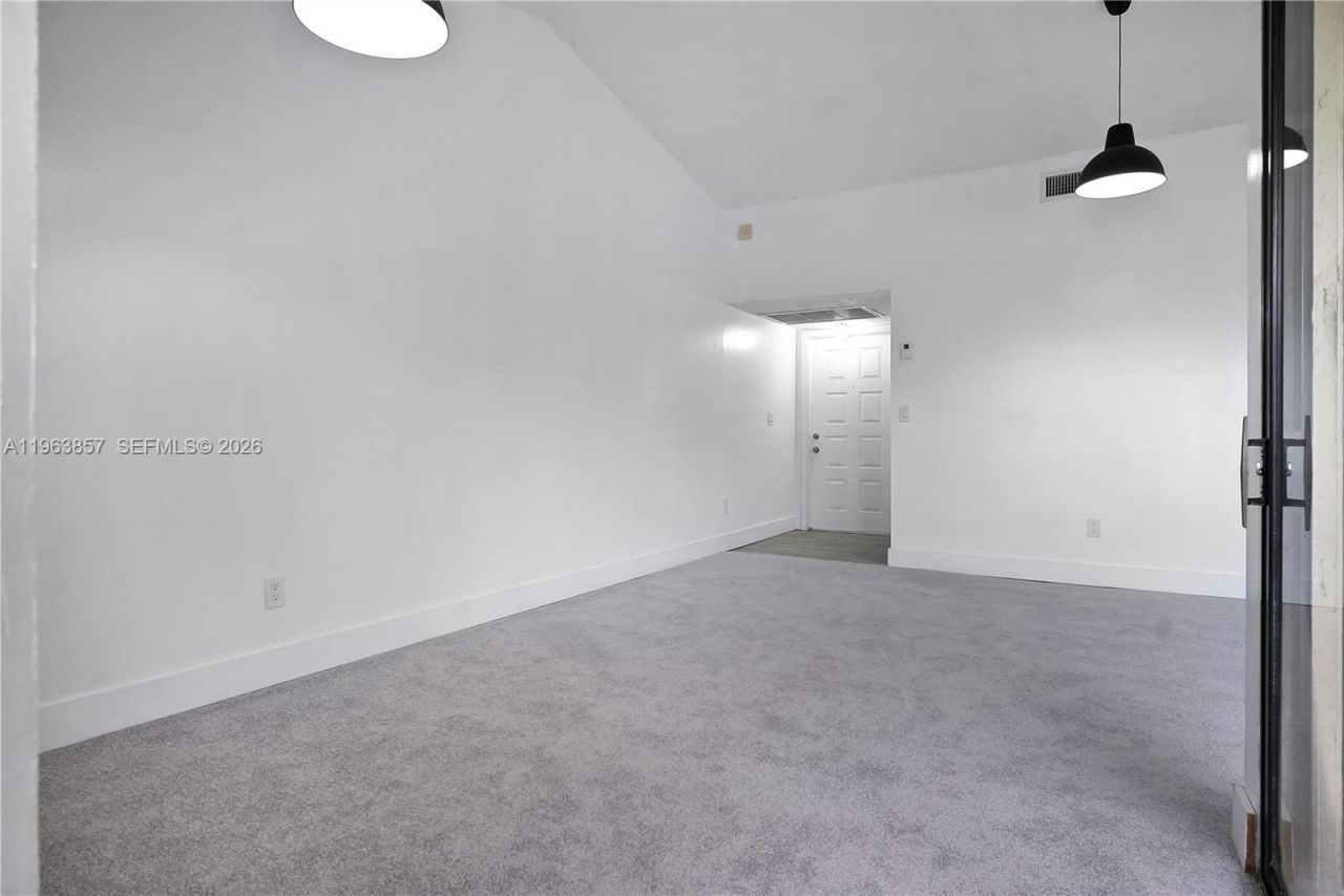 980 Constitution Dr , Unit 980D, Homestead, FL 33034 Photo