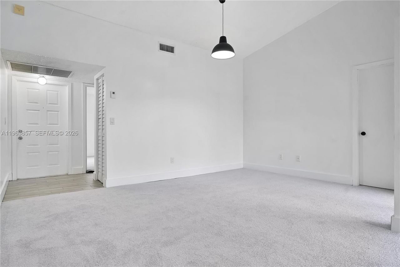 980 Constitution Dr , Unit 980D, Homestead, FL 33034 Photo