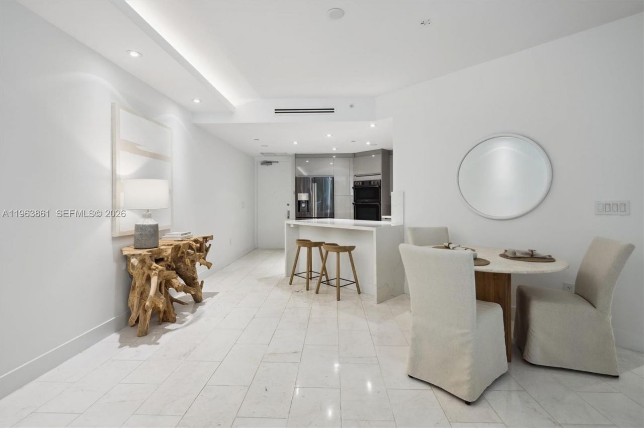 715 Crandon Blvd, Unit 206, Key Biscayne, FL 33149 Photo