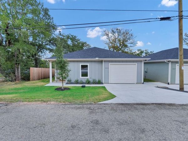 805 Branding Iron Trail, Granbury, TX 76049