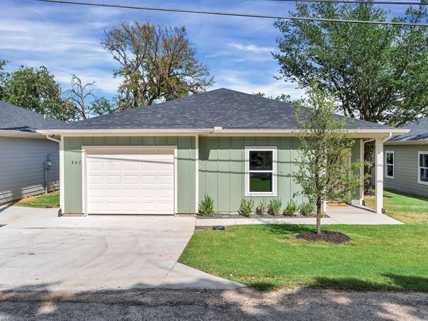 807 Branding Iron Trail, Granbury, TX 76049