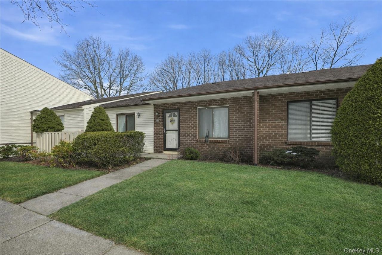 964 Skyline Drive, Coram, NY 11727 Main Photo