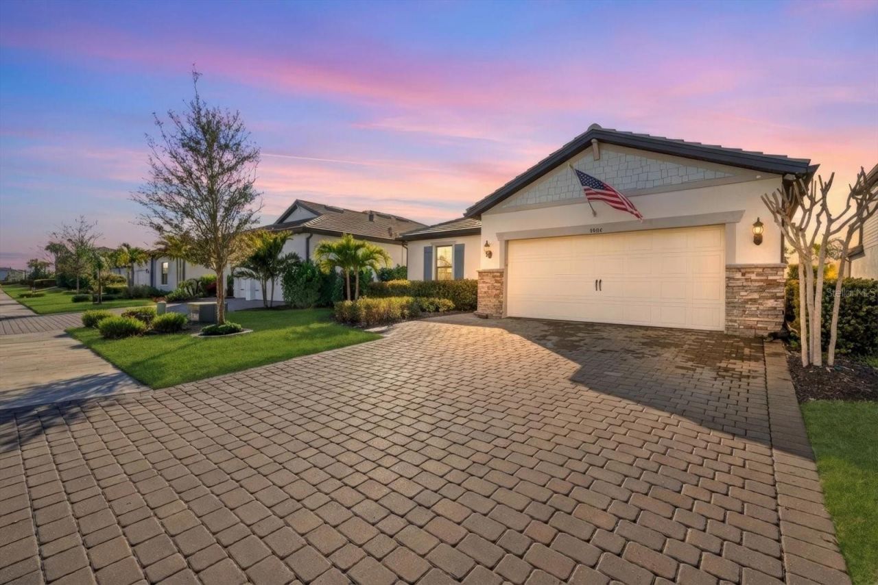 5904 Bluestar Court, Lakewood Ranch, FL 34211 Photo