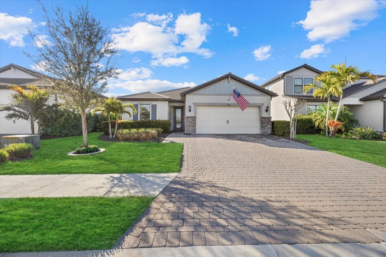 5904 Bluestar Court, Lakewood Ranch, FL 34211 Photo