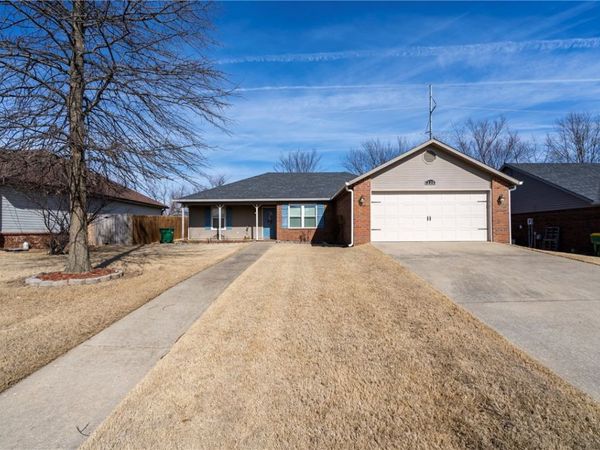 939 Fieldstone Court, Centerton, AR 72719