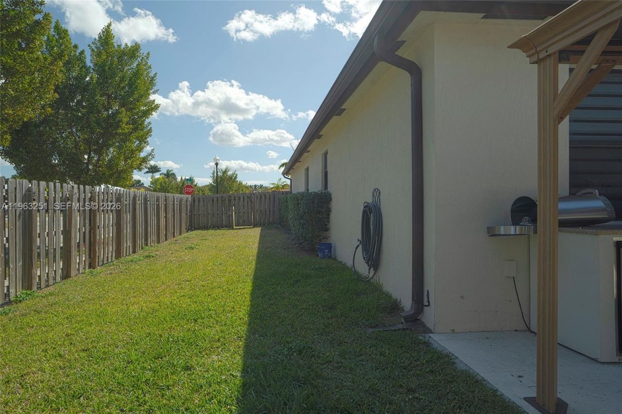 2597 SE 2nd St, Homestead, FL 33033 Photo