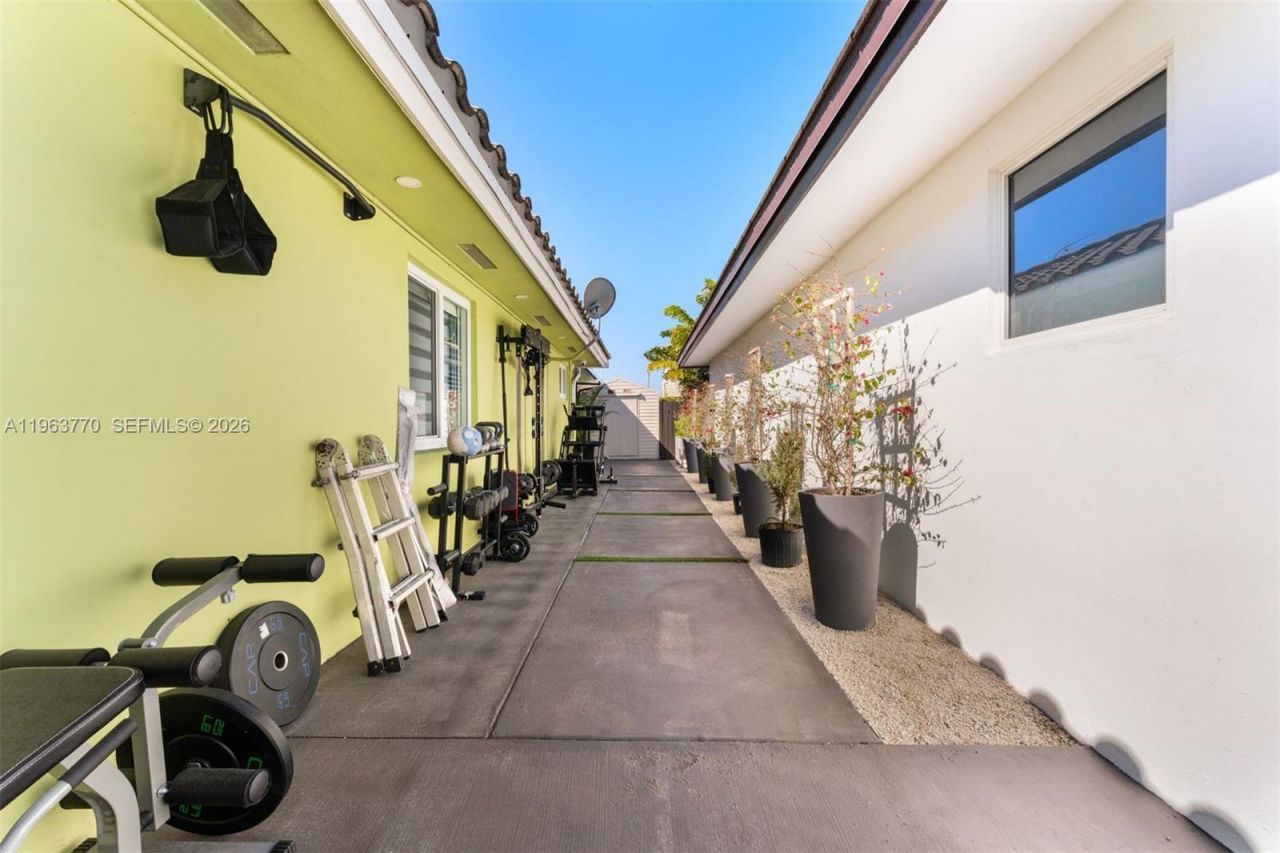 714 NW 134th Pl, Miami, FL 33182 Photo