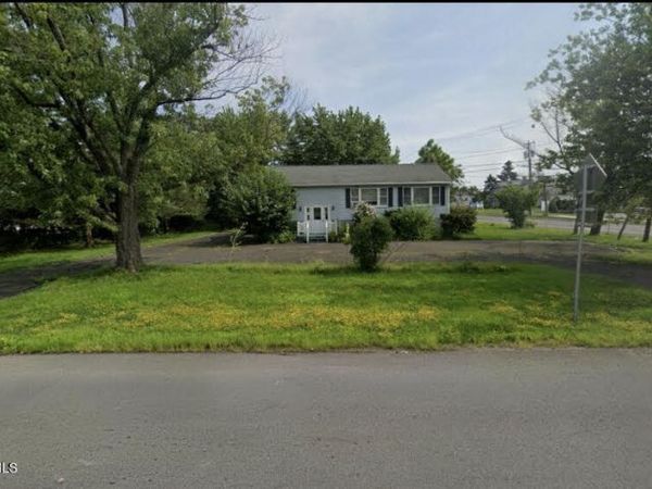 4 Delaware Avenue, Greenport, NY 12534