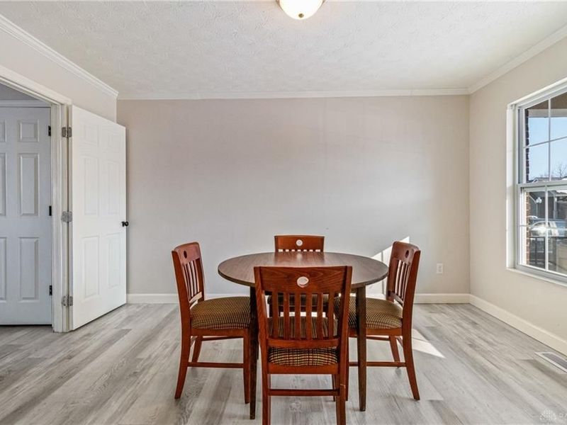 8041 Bushclover Drive, Tipp City, OH 45371 Photo 4