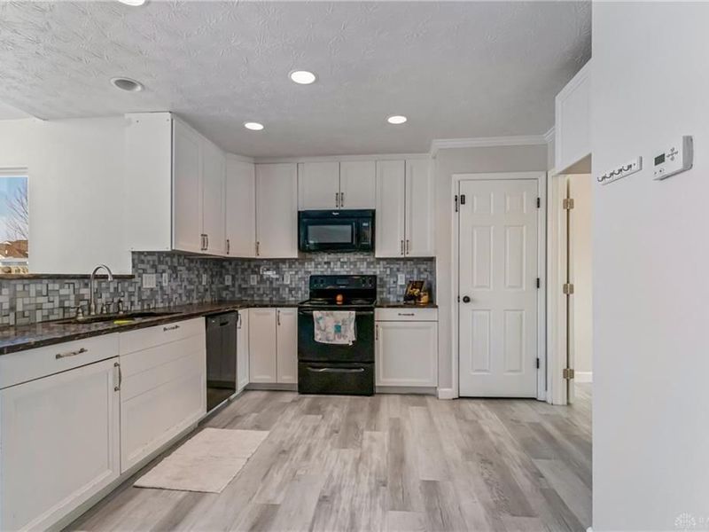 8041 Bushclover Drive, Tipp City, OH 45371 Photo 7