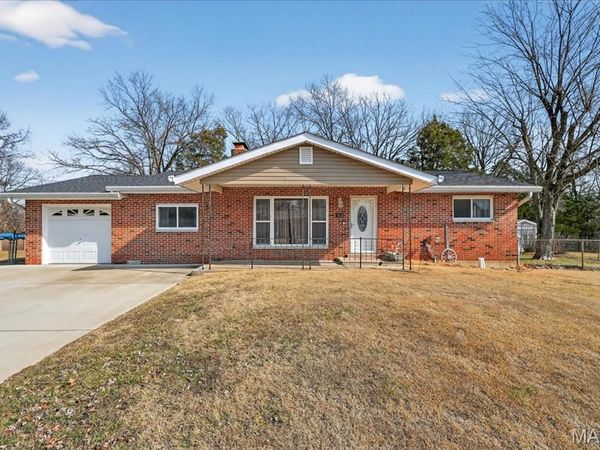 1812 Debbie Drive, High Ridge, MO 63049