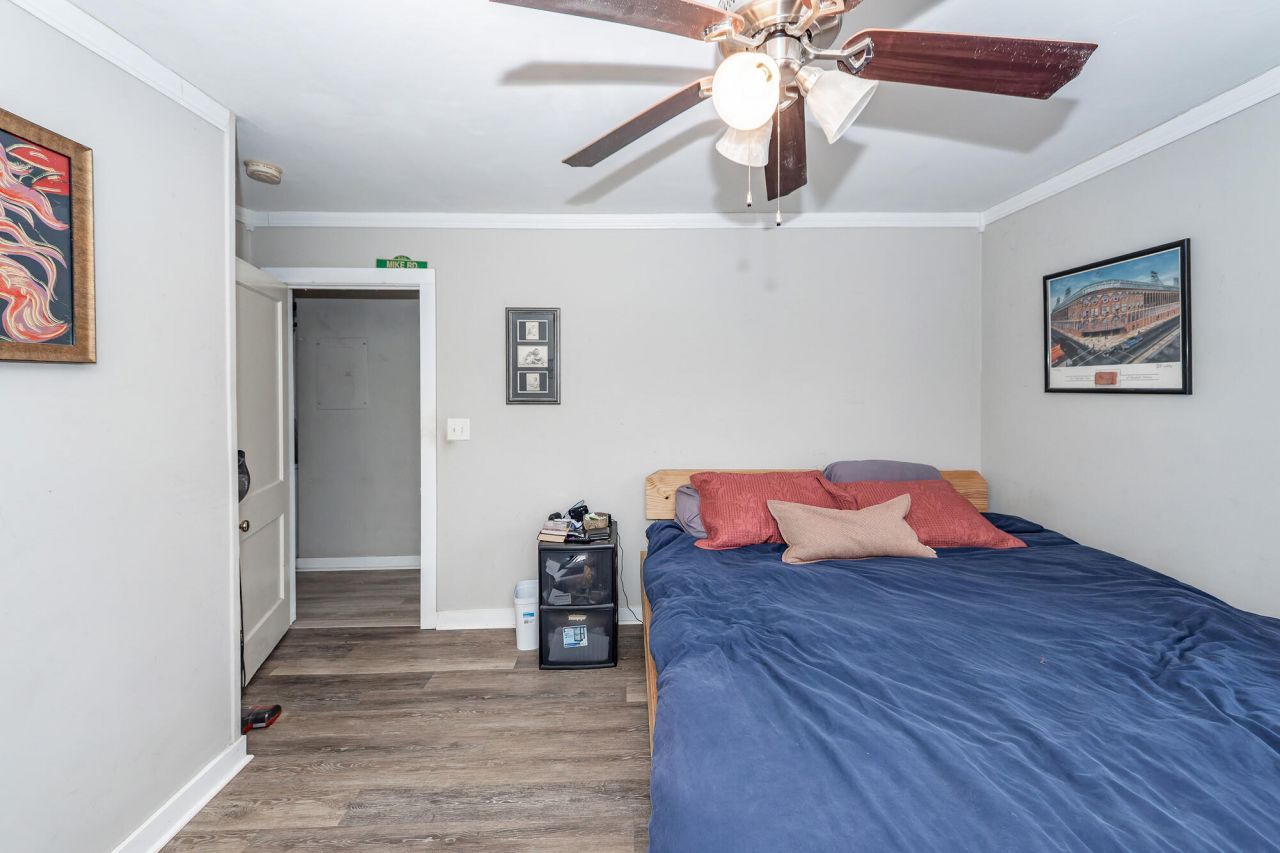 1055 Glenshaw Street Photo 10