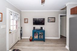 1055 Glenshaw Street photo 4