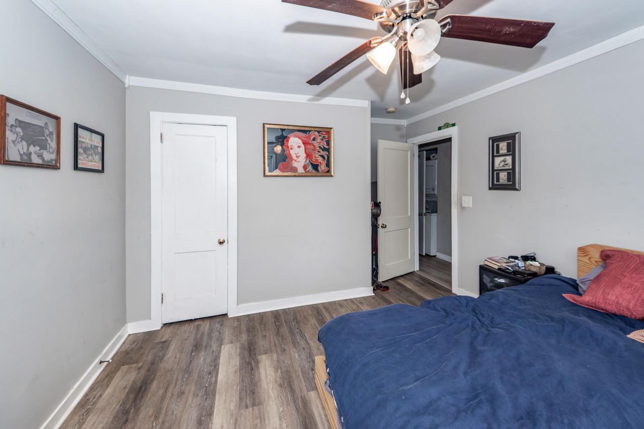 1055 Glenshaw Street Photo 9