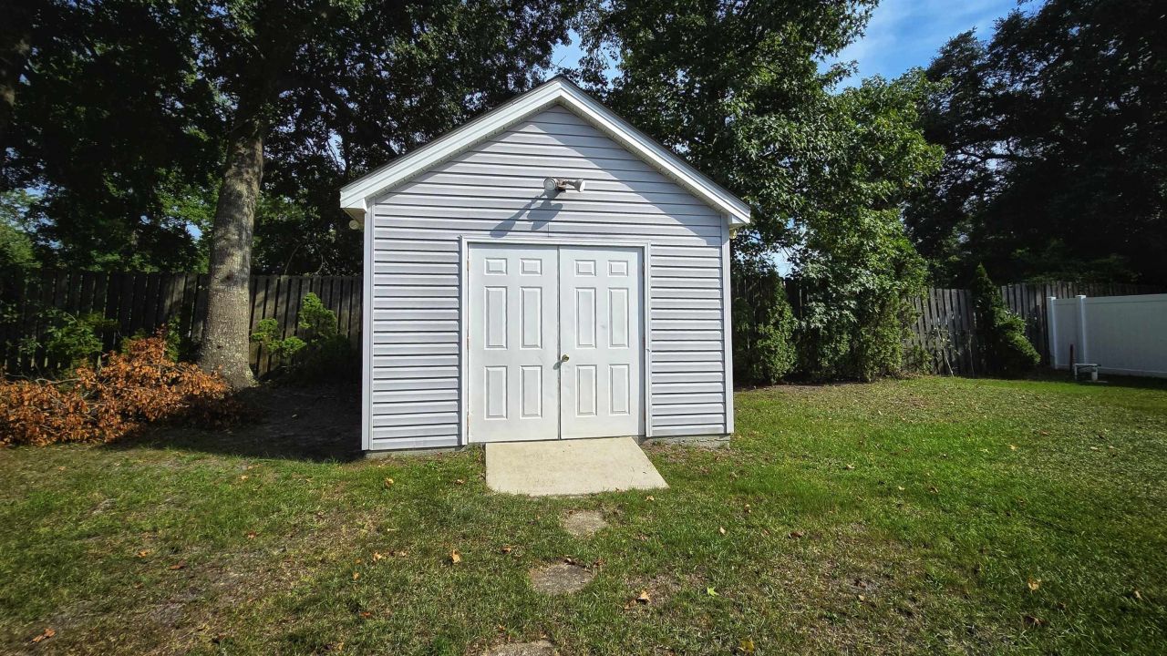 4091 Lakeshore Dr.  Photo 4