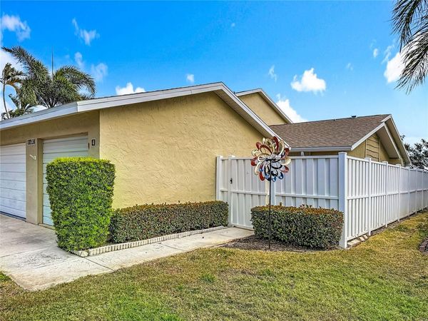 6747 CAPE HATTERAS WAY NE, Unit 4, ST PETERSBURG, FL 33702