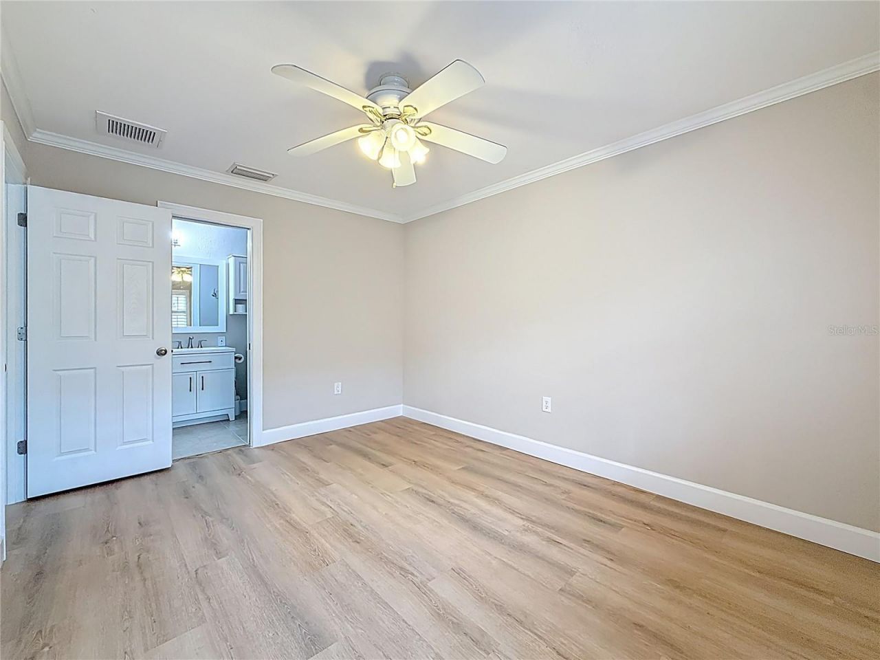 6747 Cape Hatteras Way Ne, Unit 4, Saint Petersburg, FL 33702 Photo