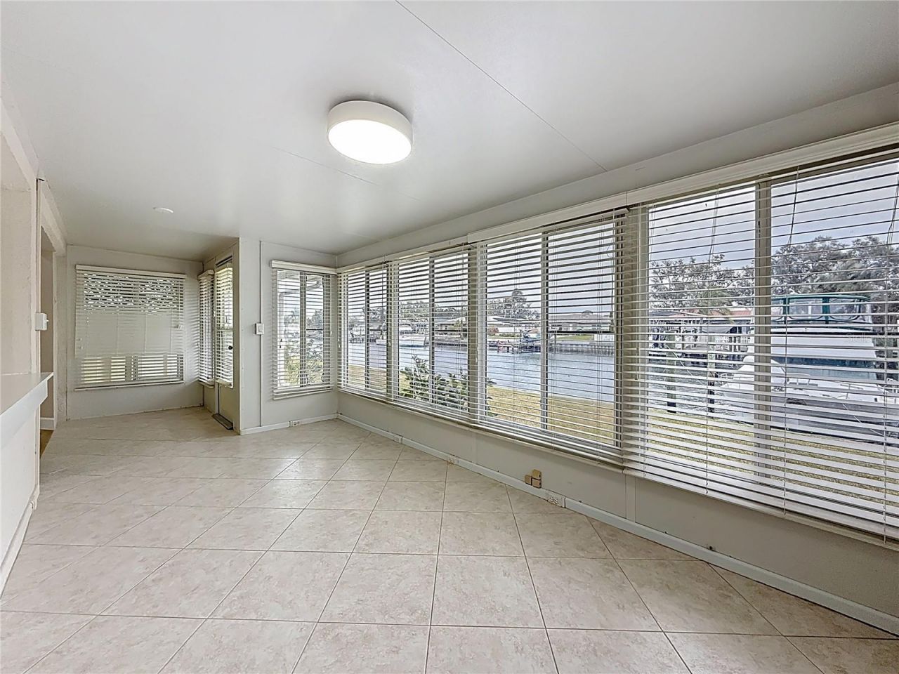 6747 Cape Hatteras Way Ne, Unit 4, Saint Petersburg, FL 33702 Photo