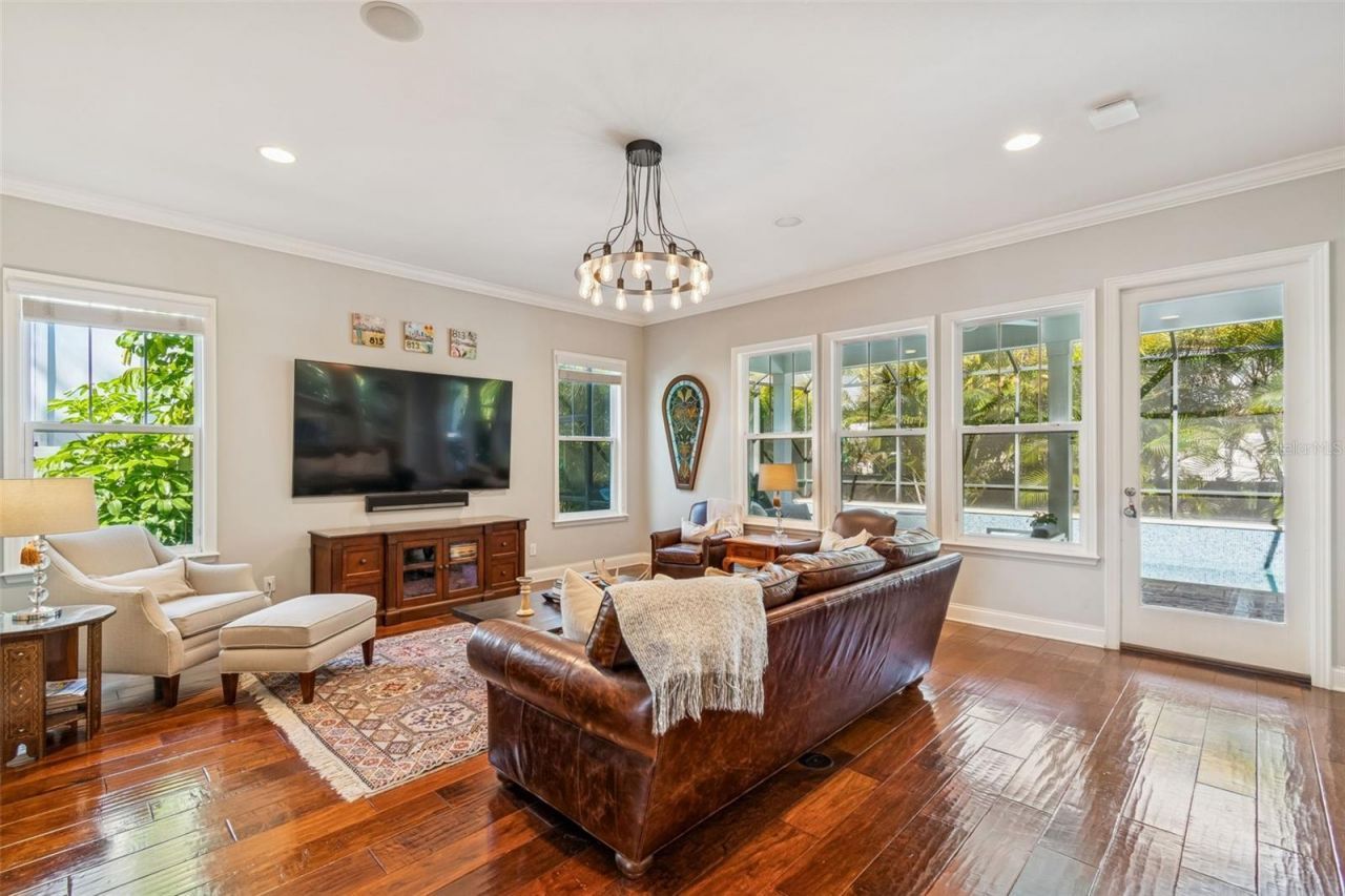 2907 W Hawthorne Road, Tampa, FL 33611 Photo