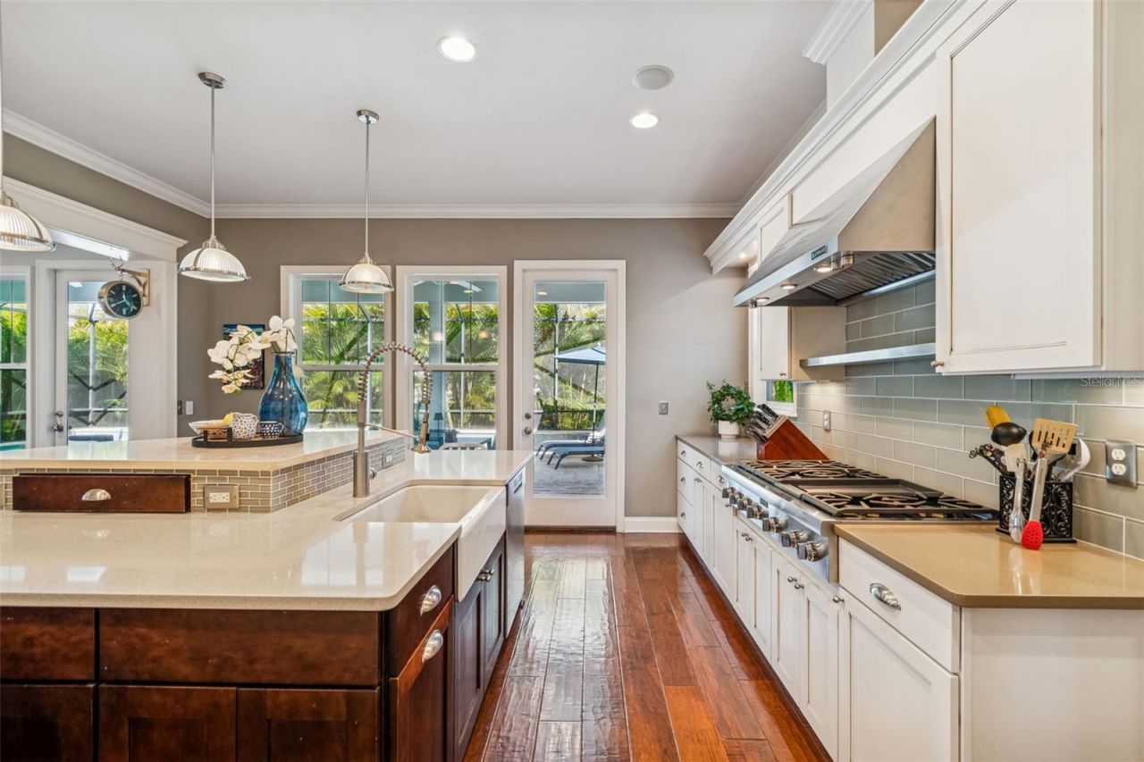 2907 W Hawthorne Road, Tampa, FL 33611 Photo