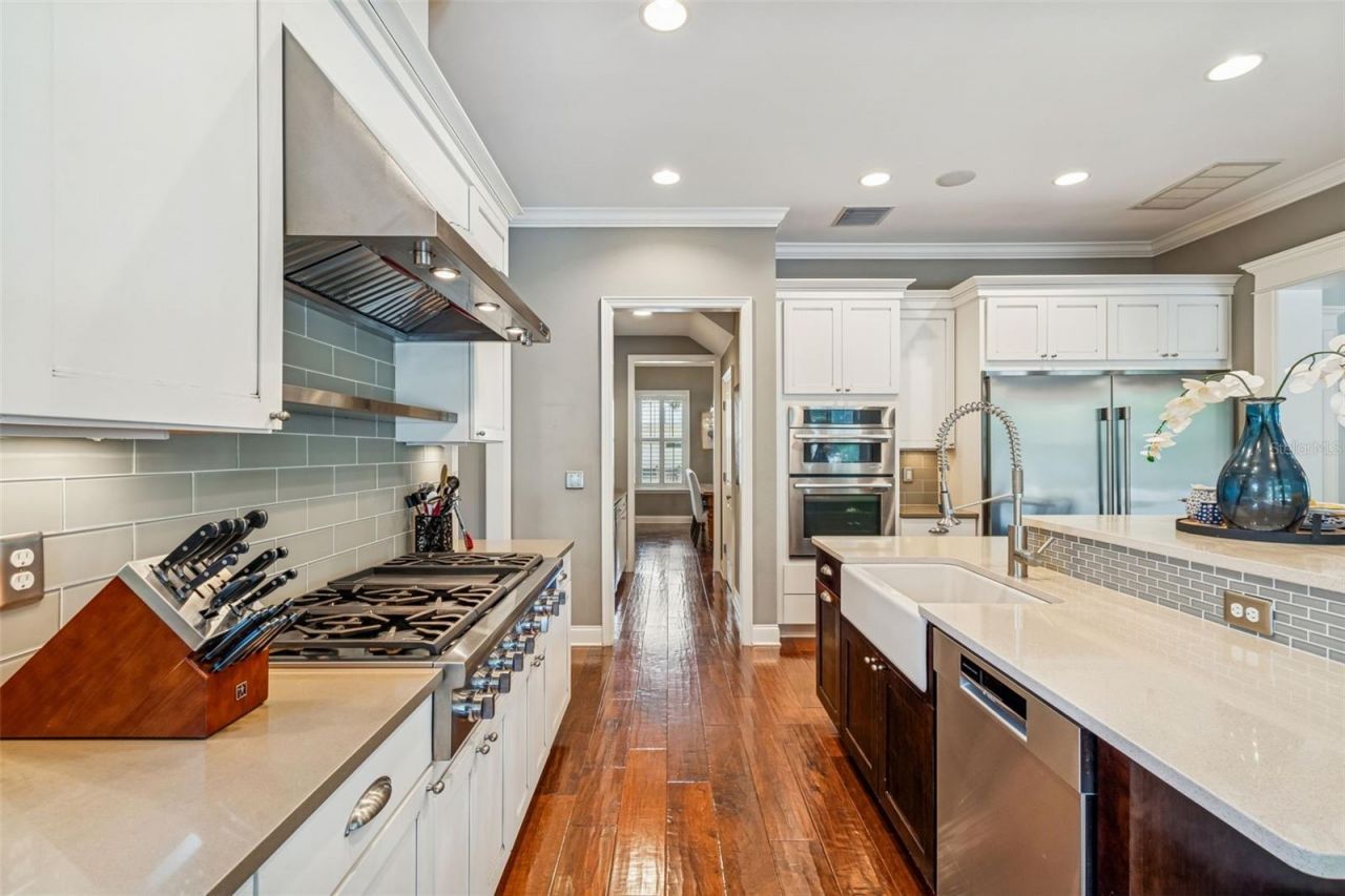 2907 W Hawthorne Road, Tampa, FL 33611 Photo