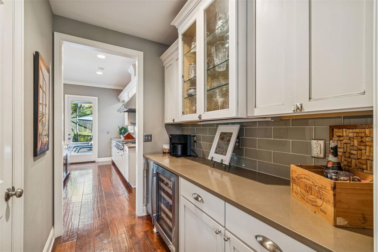 2907 W Hawthorne Road, Tampa, FL 33611 Photo