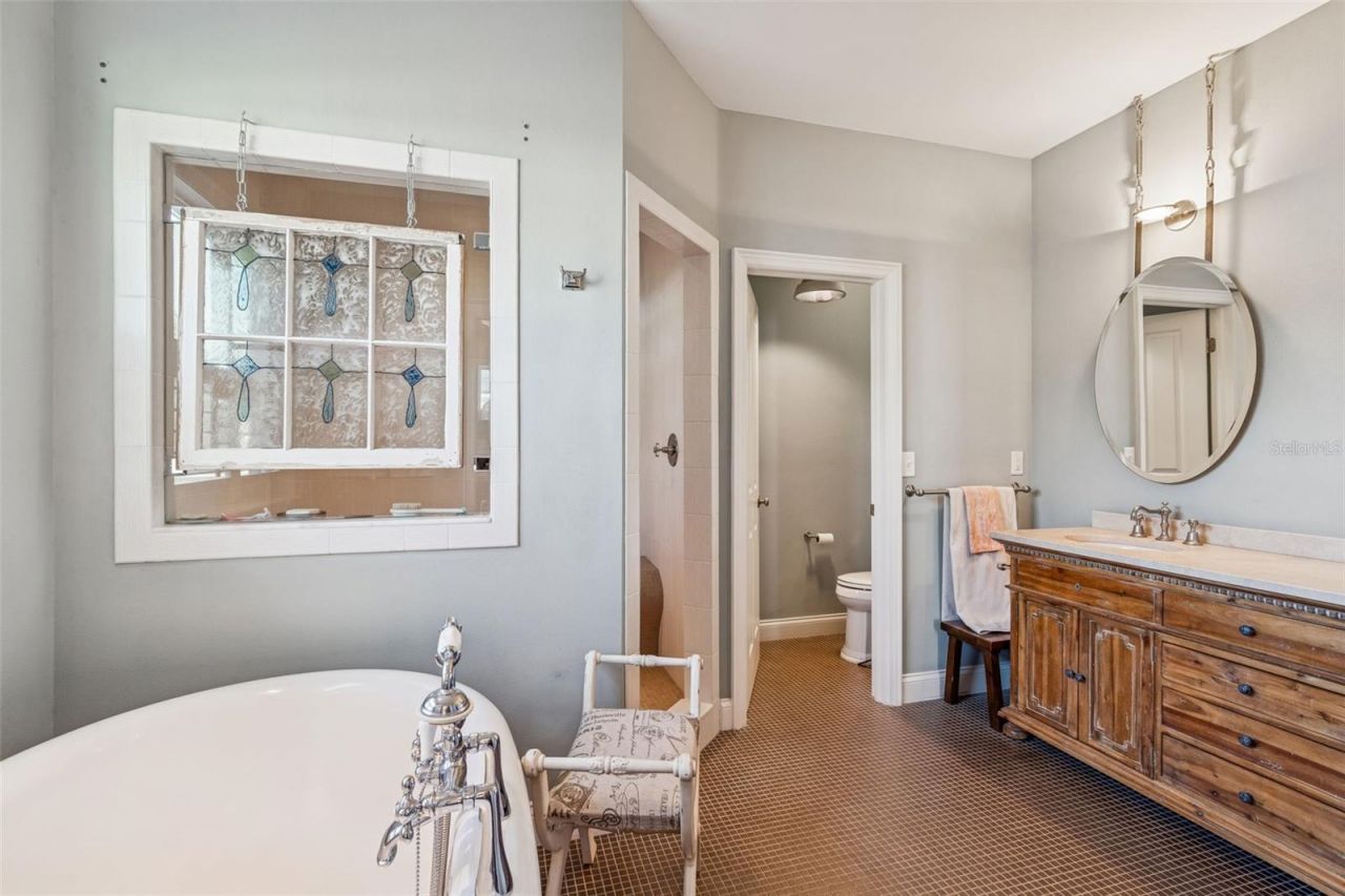 2907 W Hawthorne Road, Tampa, FL 33611 Photo