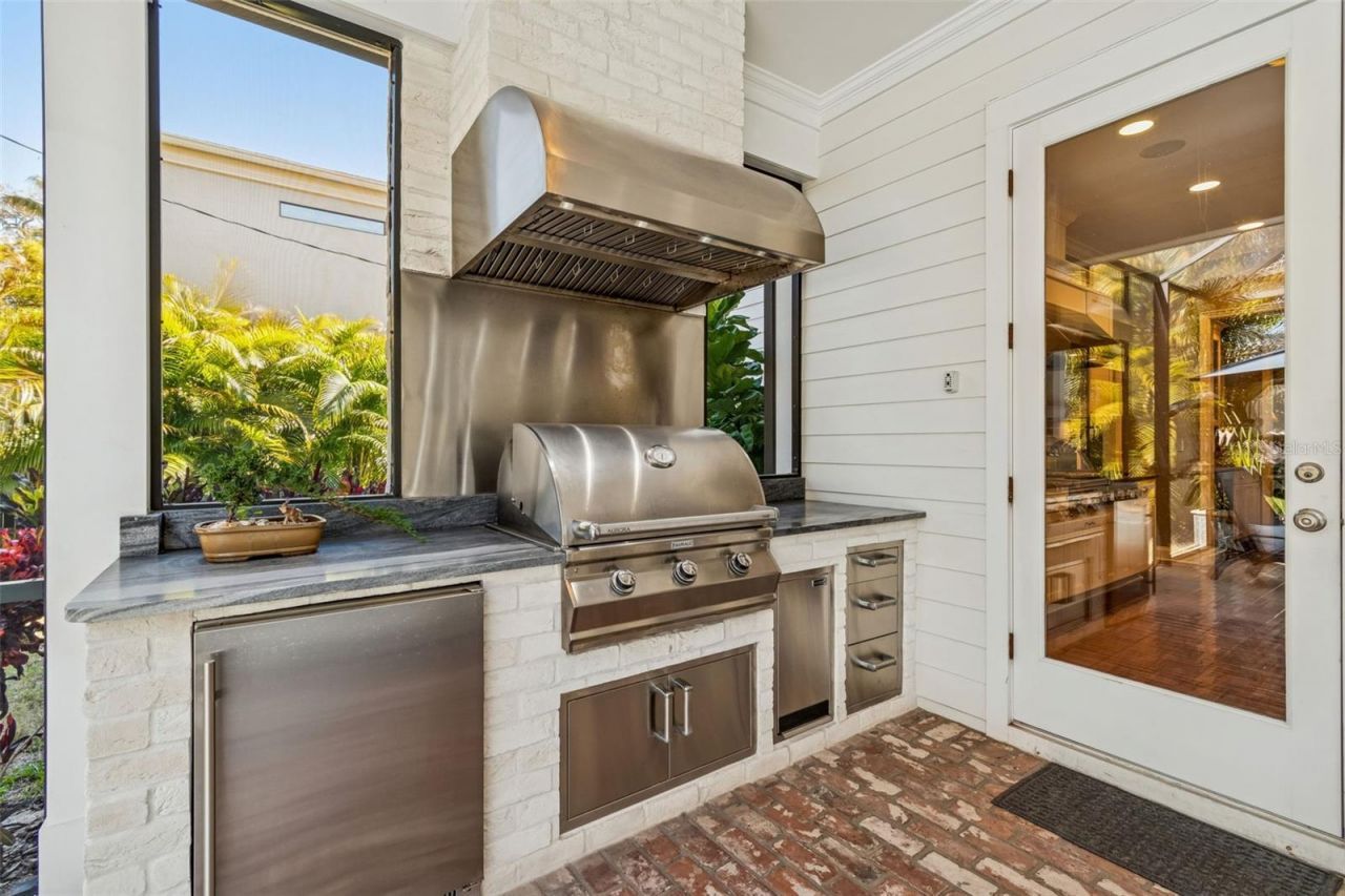 2907 W Hawthorne Road, Tampa, FL 33611 Photo