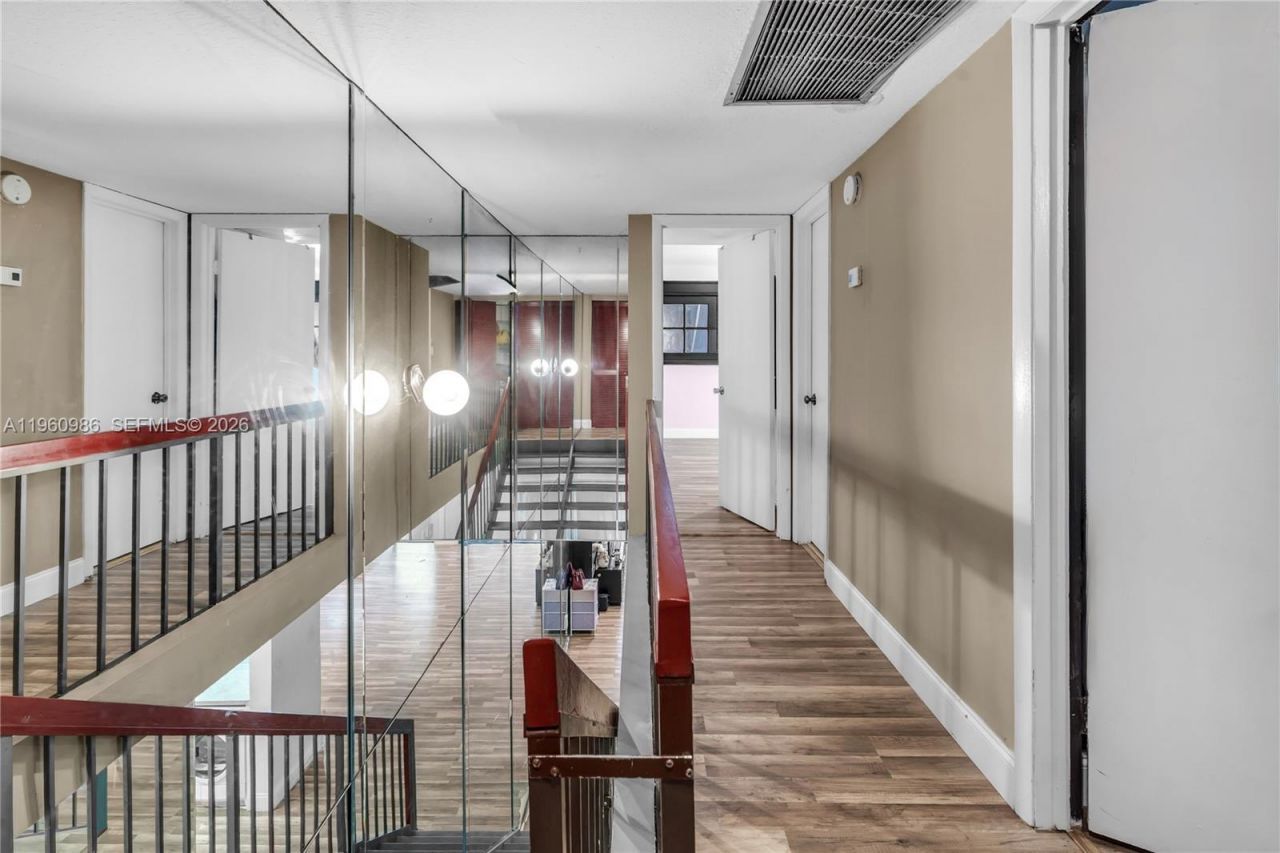 10911 N Lakeview Dr, Pembroke Pines, FL 33026 Photo