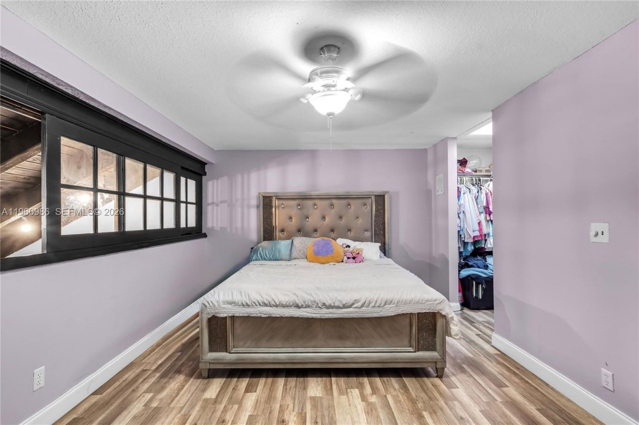 10911 N Lakeview Dr, Pembroke Pines, FL 33026 Photo