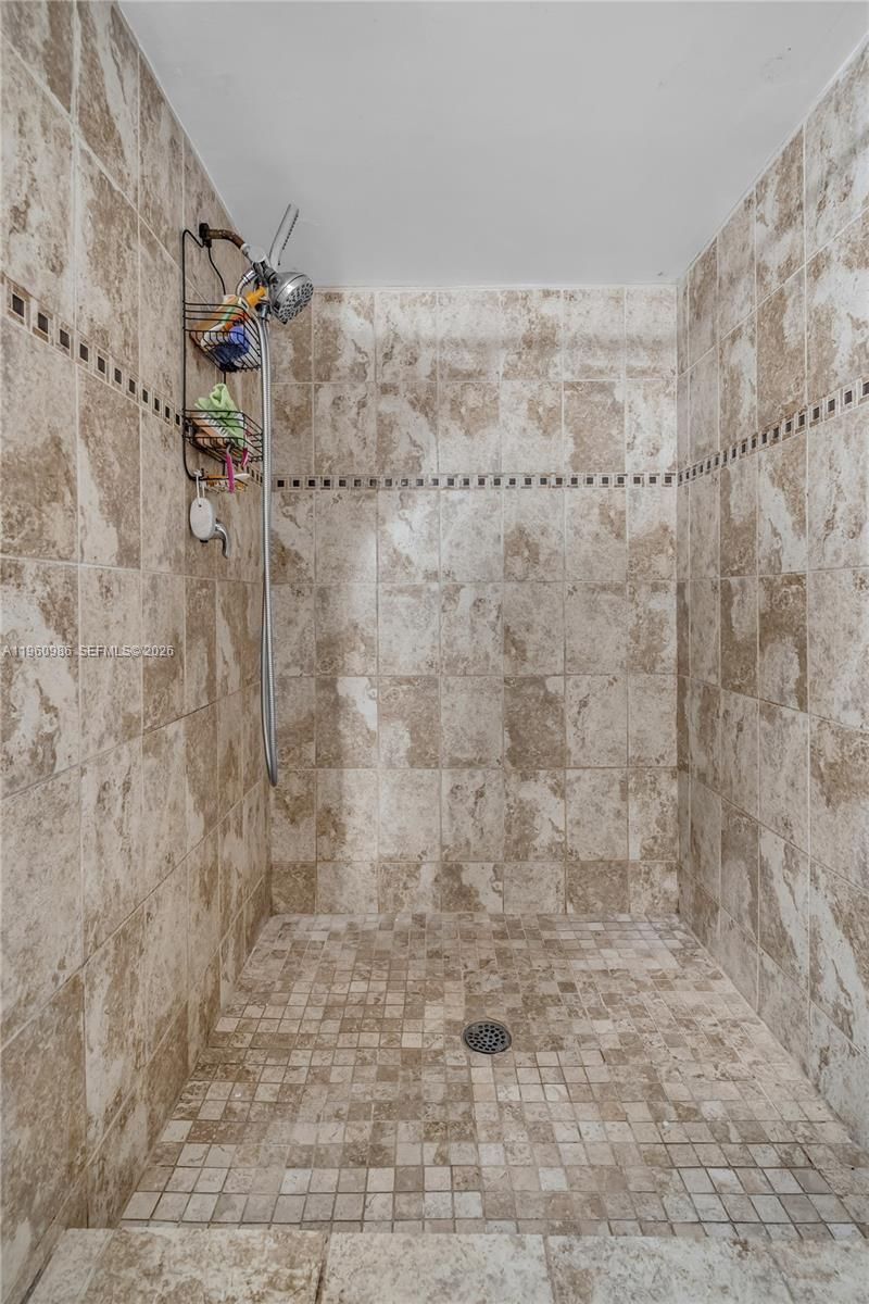 10911 N Lakeview Dr, Pembroke Pines, FL 33026 Photo