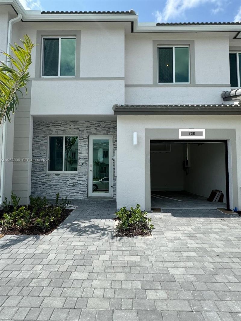 738 SE 13 Ct, Unit ., Homestead, FL 33034 Main Photo