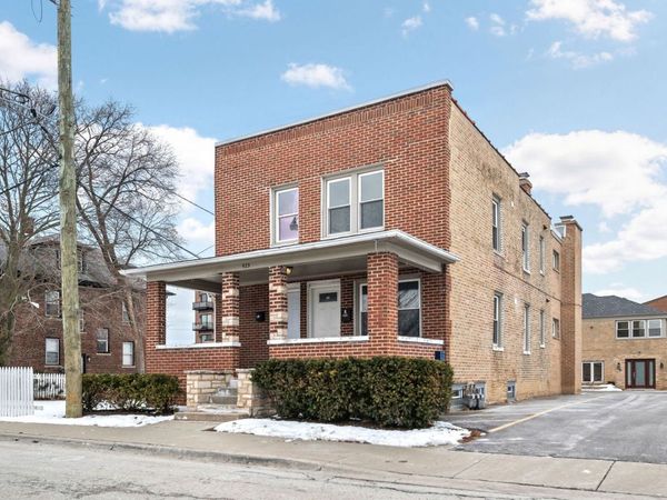 423 Funston Avenue, Unit 2F, Highwood, IL 60040