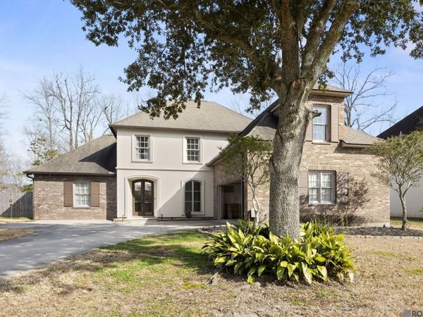 16456 Long Lake Dr, Prairieville, LA 70769