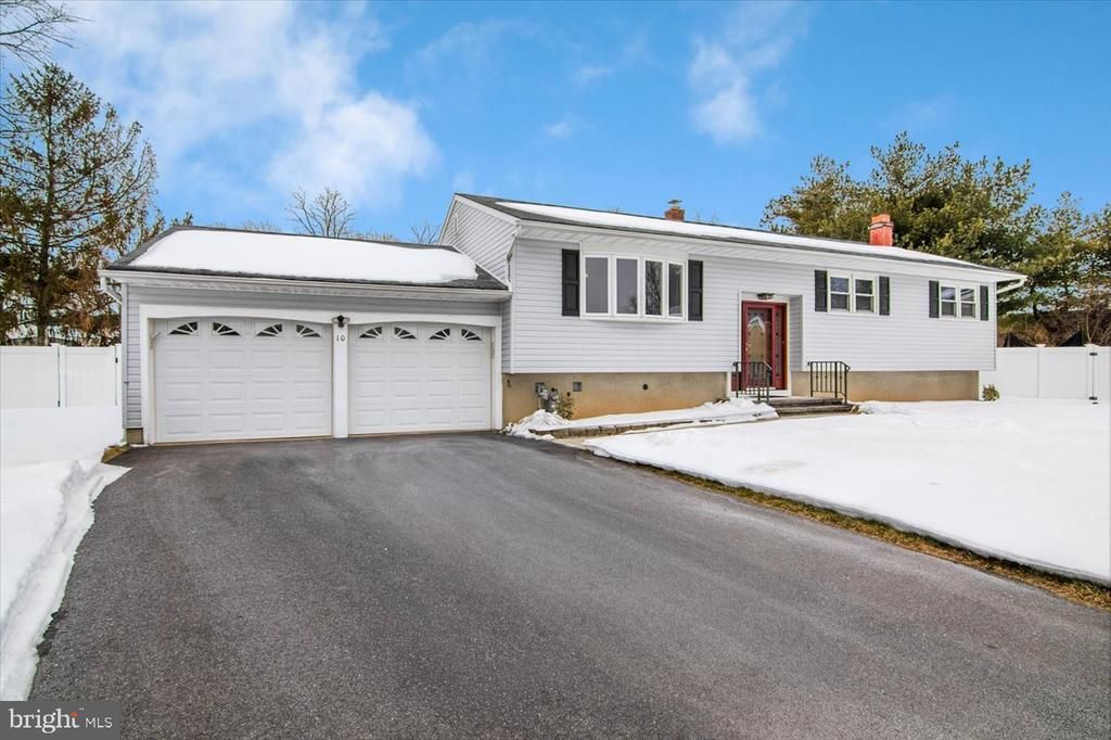 10 Elizabeth Court, Edison, NJ 08817 Main Photo