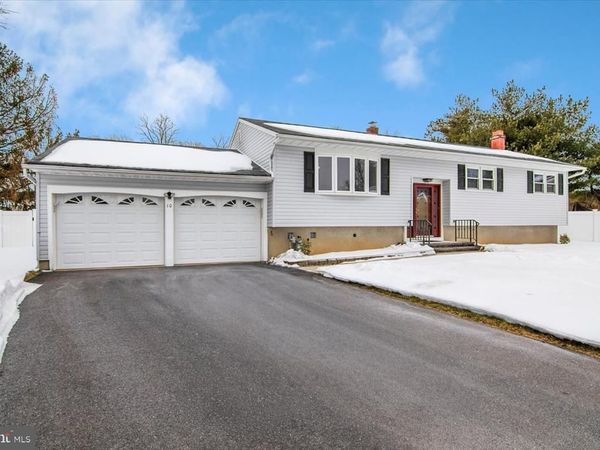 10 ELIZABETH COURT, EDISON, NJ 08817
