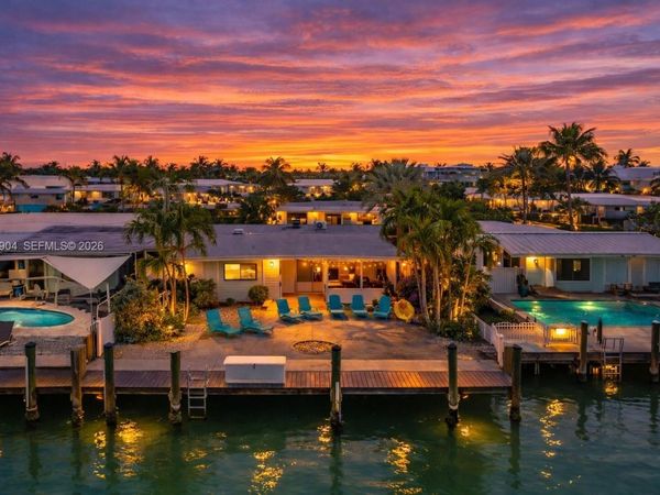 151 10th St, Marathon, FL 33051