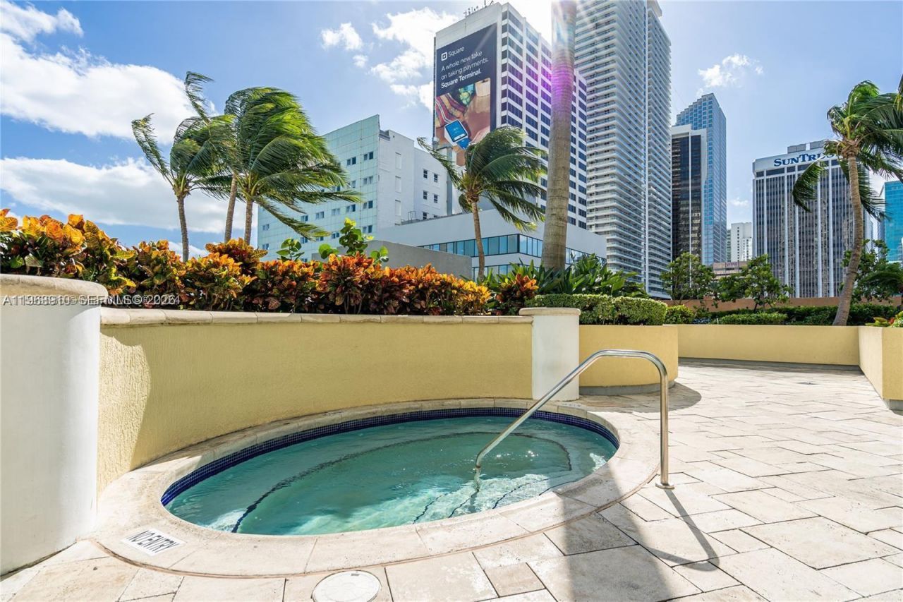 253 NE 2nd St, Unit 433, Miami, FL 33132 Photo